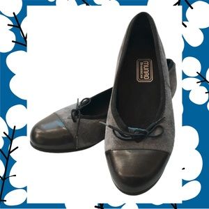 Munro Suede Leather Contrast Toe Flats Shoes Bow Gray Grey Black 6 M Classic